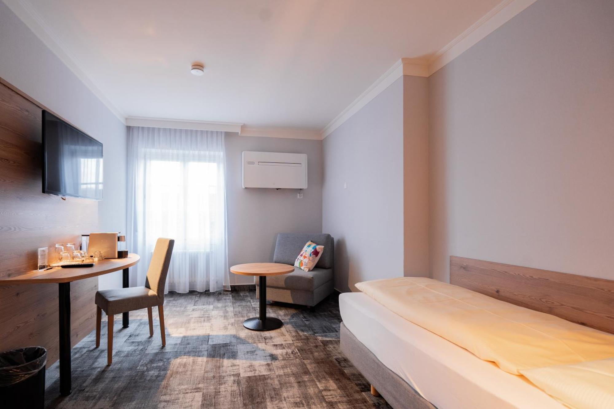 Hotel Adler - Paulas Alb Ehingen  Ruang foto